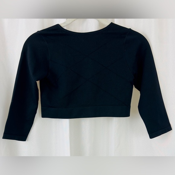 Woman’s Black Compression Crop Top with Front Hook and Eye 3/4 Sleeves  … - Picture 3 of 5